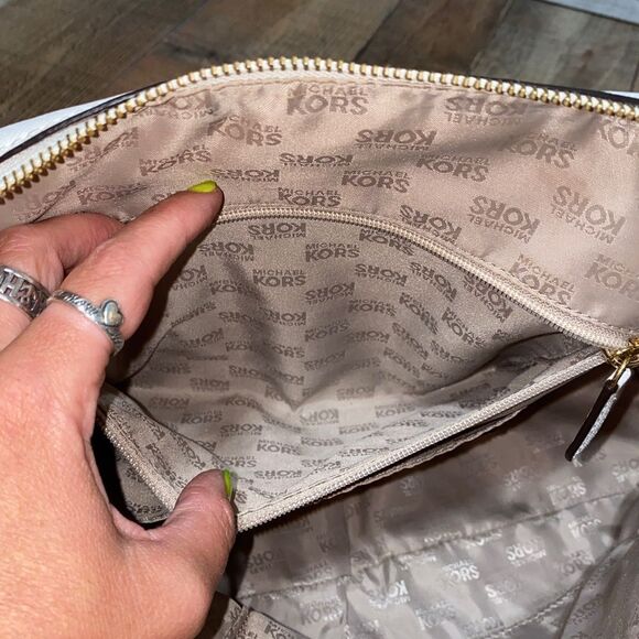 Michael Kors Selma Lg Studded saffiano leather Tote - Picture 16 of 16